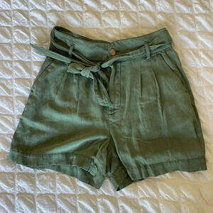 Faherty Arlie green front waist tie shorts
